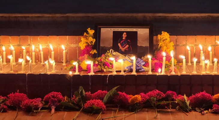 শেষকৃত্য সম্পন্ন, মোমবাতি জ্বেলে চেসিকে স্মরণ